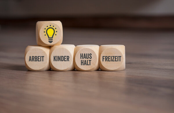 W&uuml;rfel_Arbeit_Zukunft_AdobeStock_258719516